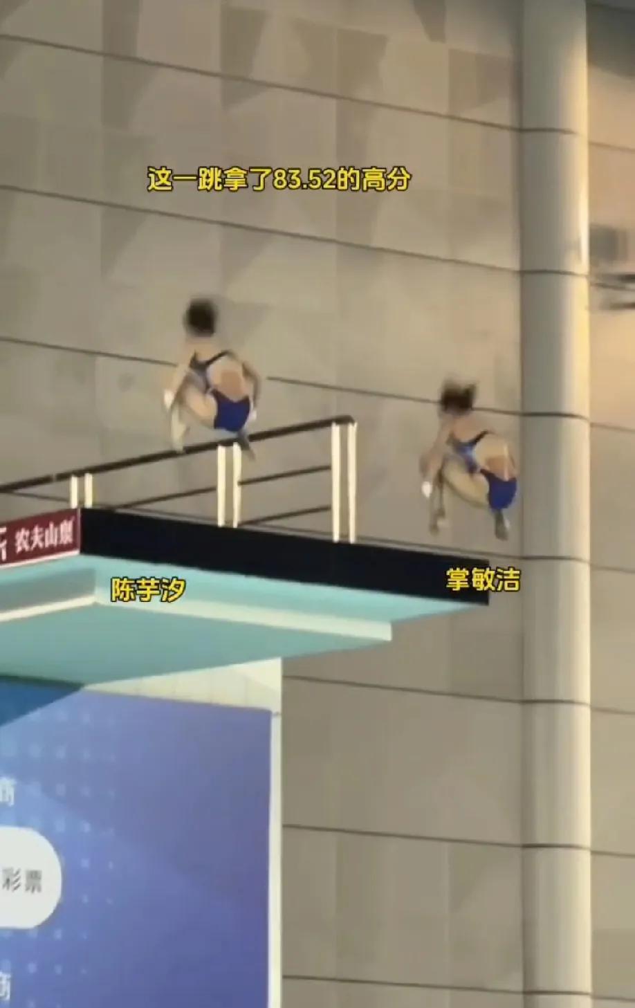 现在才知道，原来双人跳也可以不同步，原来双人跳也可以各人跳各人的，原来这样的双