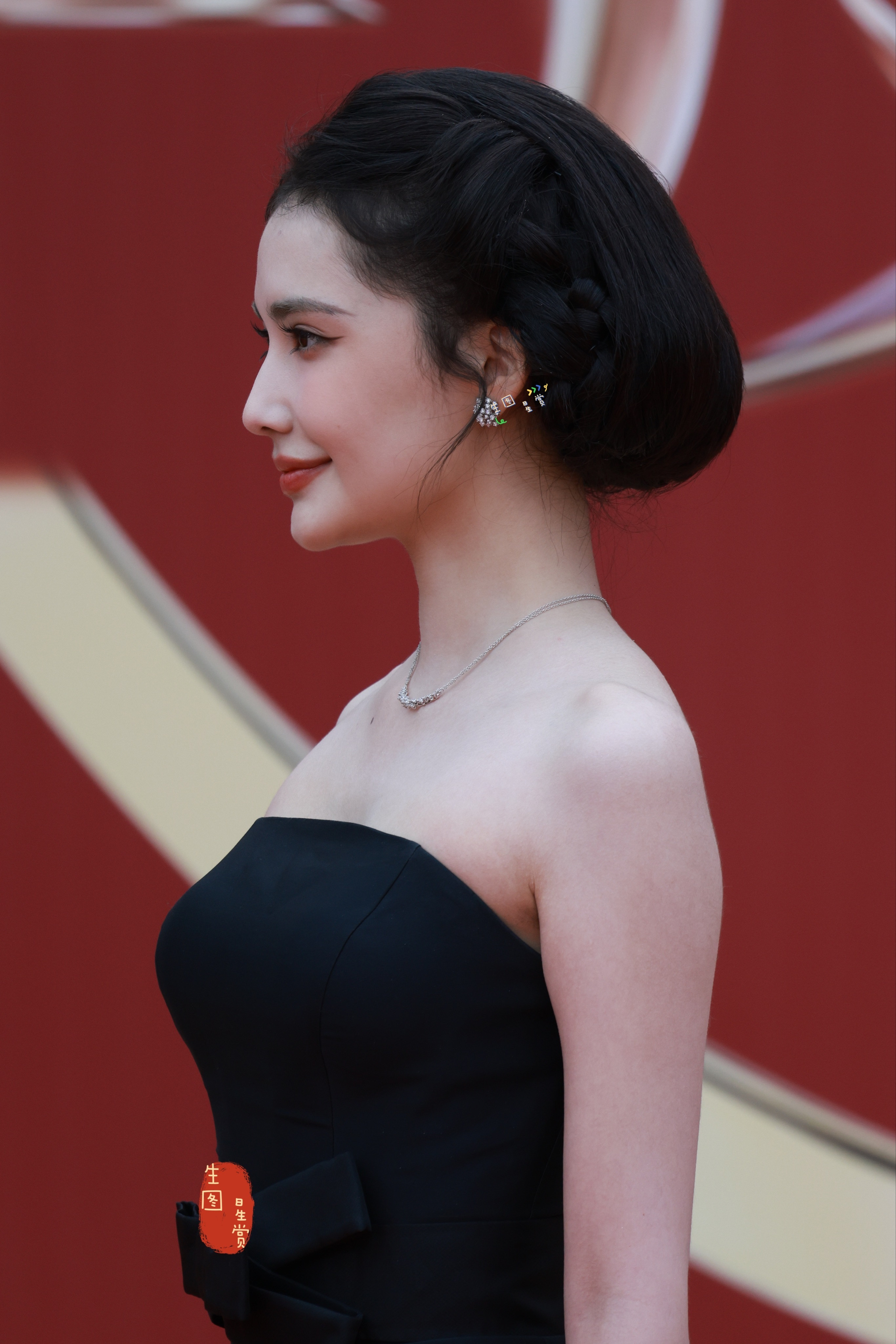 加奈那电视剧盛典红毯出图复古名伶，侧颜杀！🖤中国电视剧年度盛典