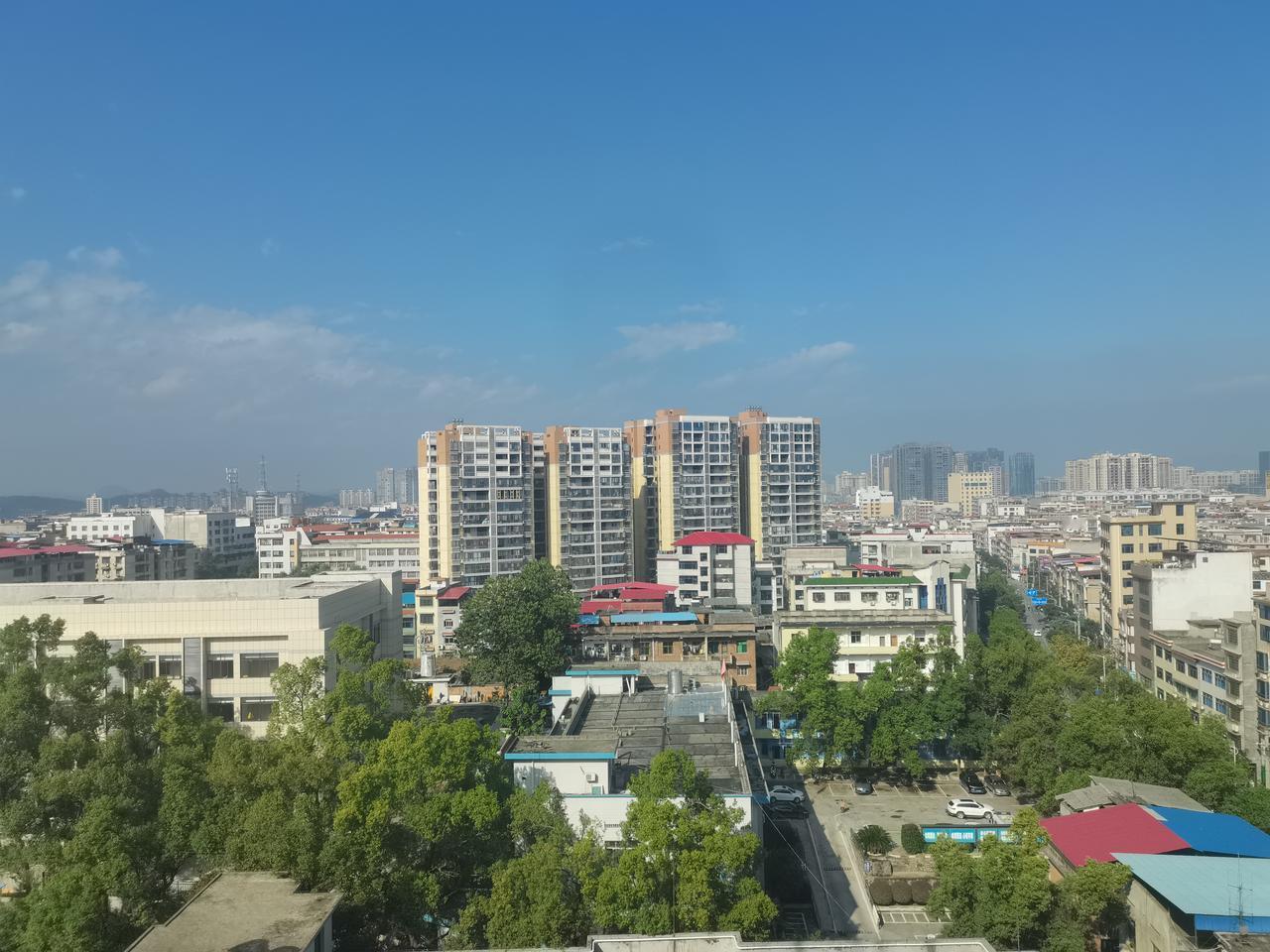 楼梯房和电梯房哪个更好?尽管现在的年轻人买房首选电梯房，但我仍然觉得楼梯房比电梯