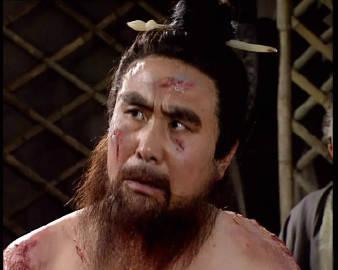 公元217年，孙权在濡须口大宴诸将。喝到兴头上，他亲自端酒到大将周泰跟前，突然命