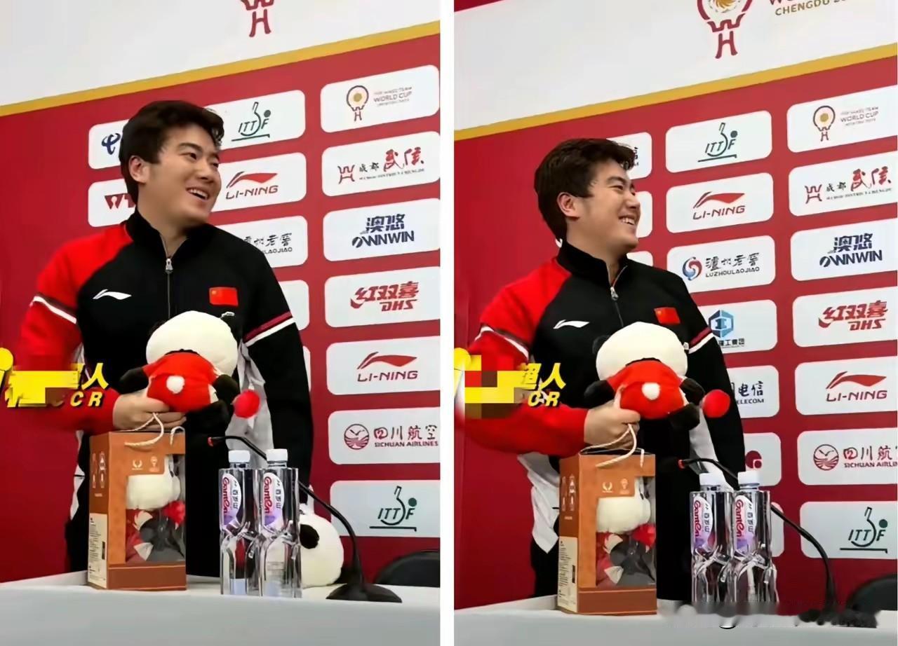 梁靖昆:我多拿一个，我家人多[吐舌头眯眼睛笑]王楚钦:你这是道德绑架昨天冠军采访的时候