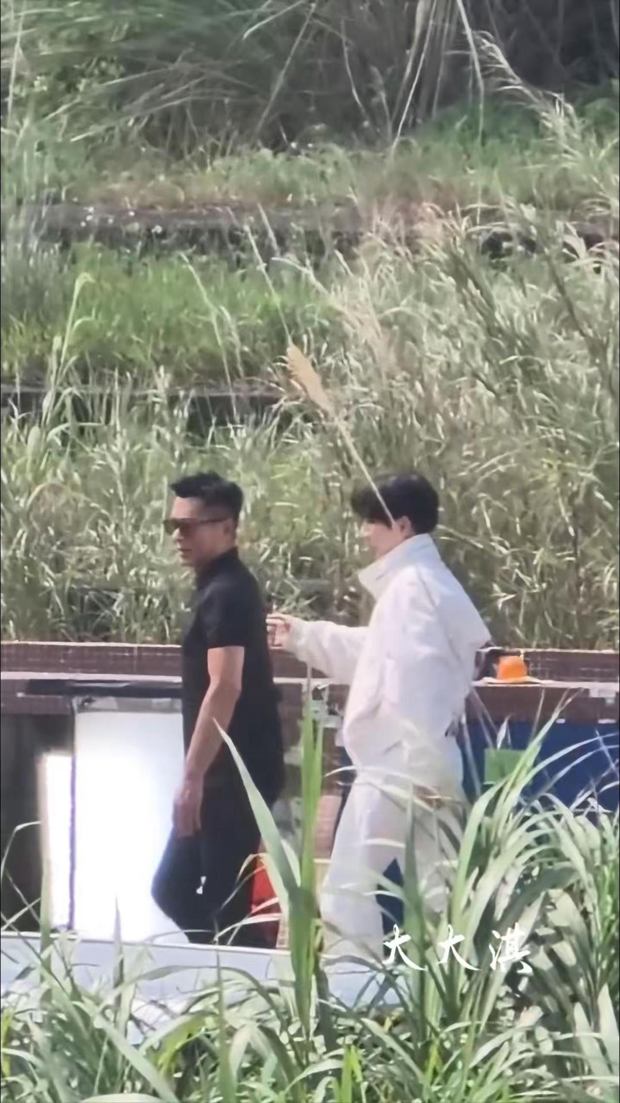 两代男神同框～
