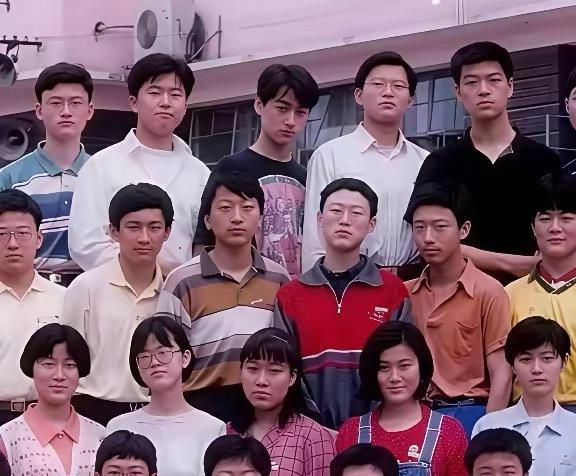 胡歌和班上同学不像是同一个图层