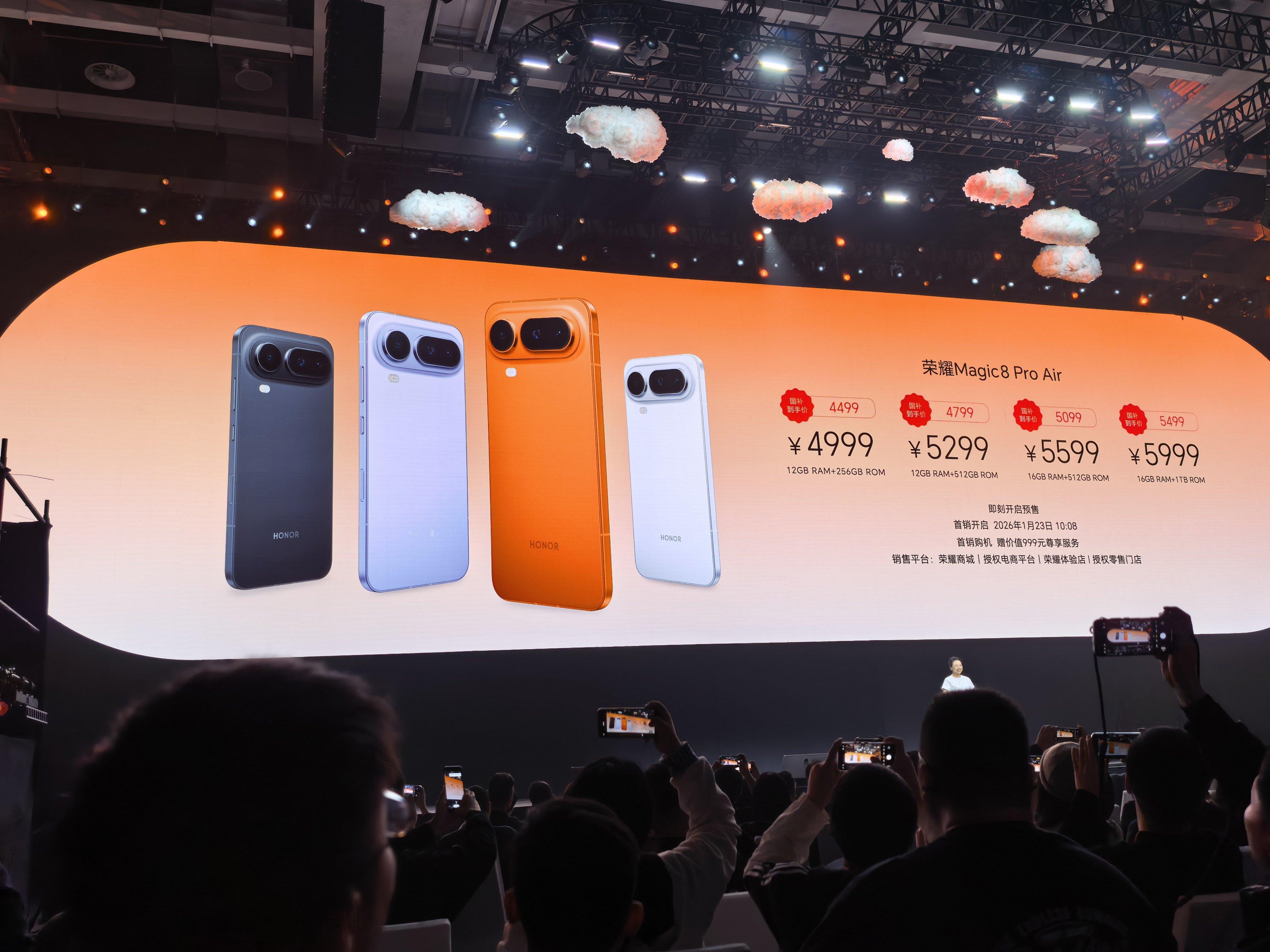 一开始卧槽荣耀Magic8ProAir，4999真香！再接着，卧槽，M