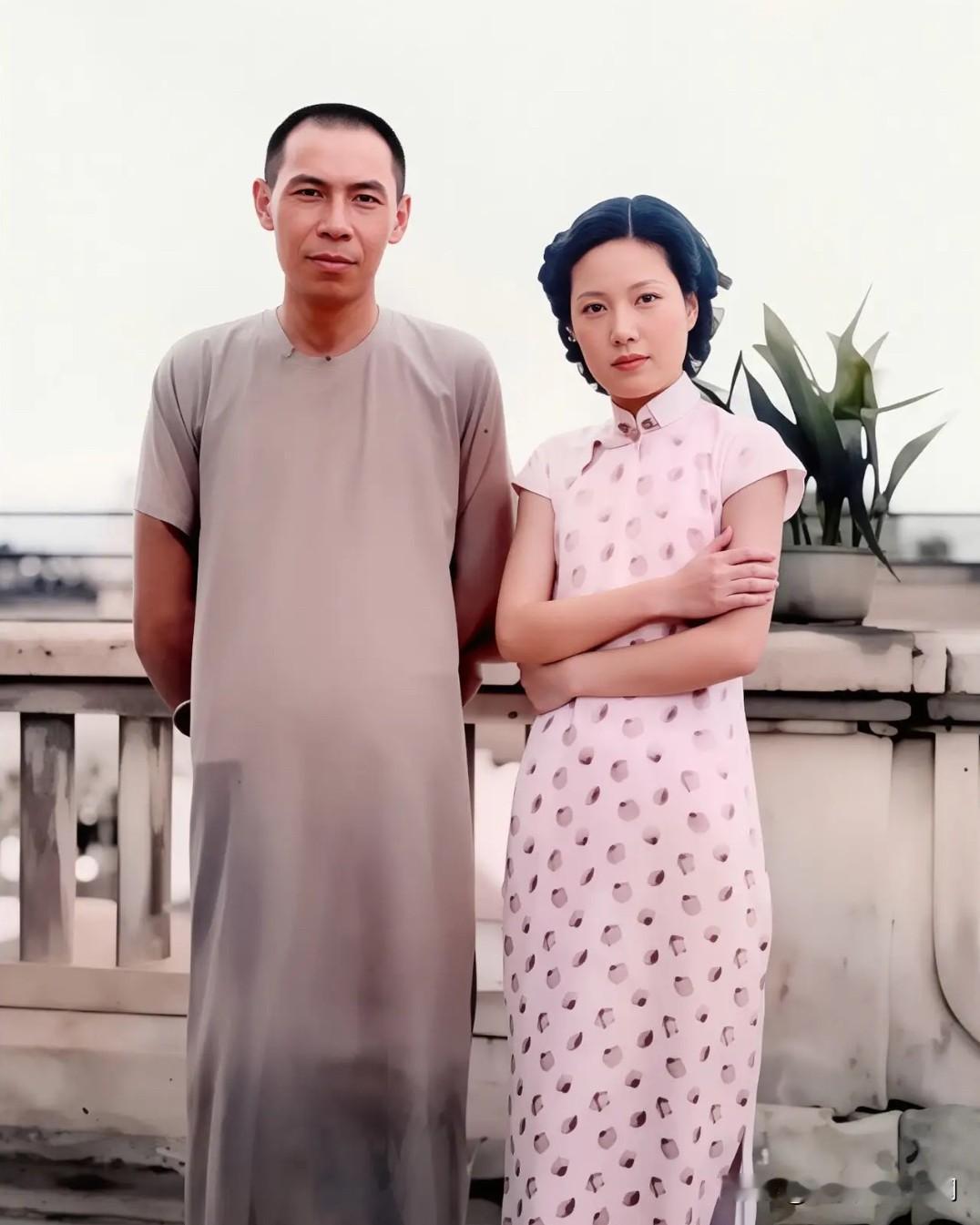 这是被称为“冬皇”的孟小冬与上海滩大佬杜月笙的一张合影。这确实是郎才女貌。孟小冬