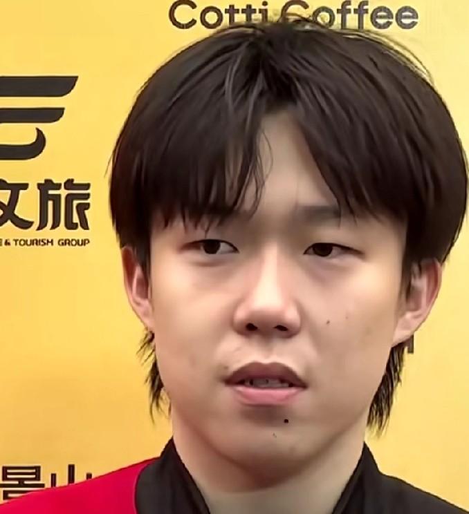 王楚钦赛后采访说出心里话！记者问:去年中国大满贯的时候，其实正是自己在奥运会后