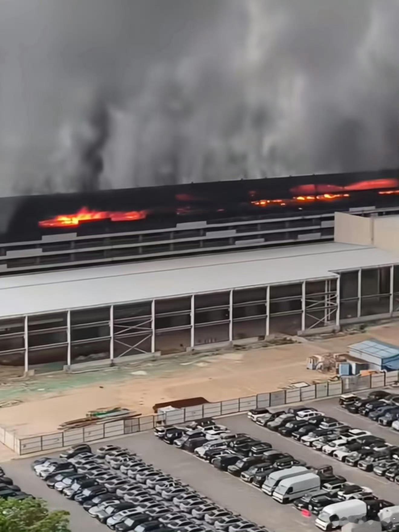 官方通报深圳比亚迪火灾官方公告来了：火势已扑灭，万幸没有造成人员伤亡。目前看到的