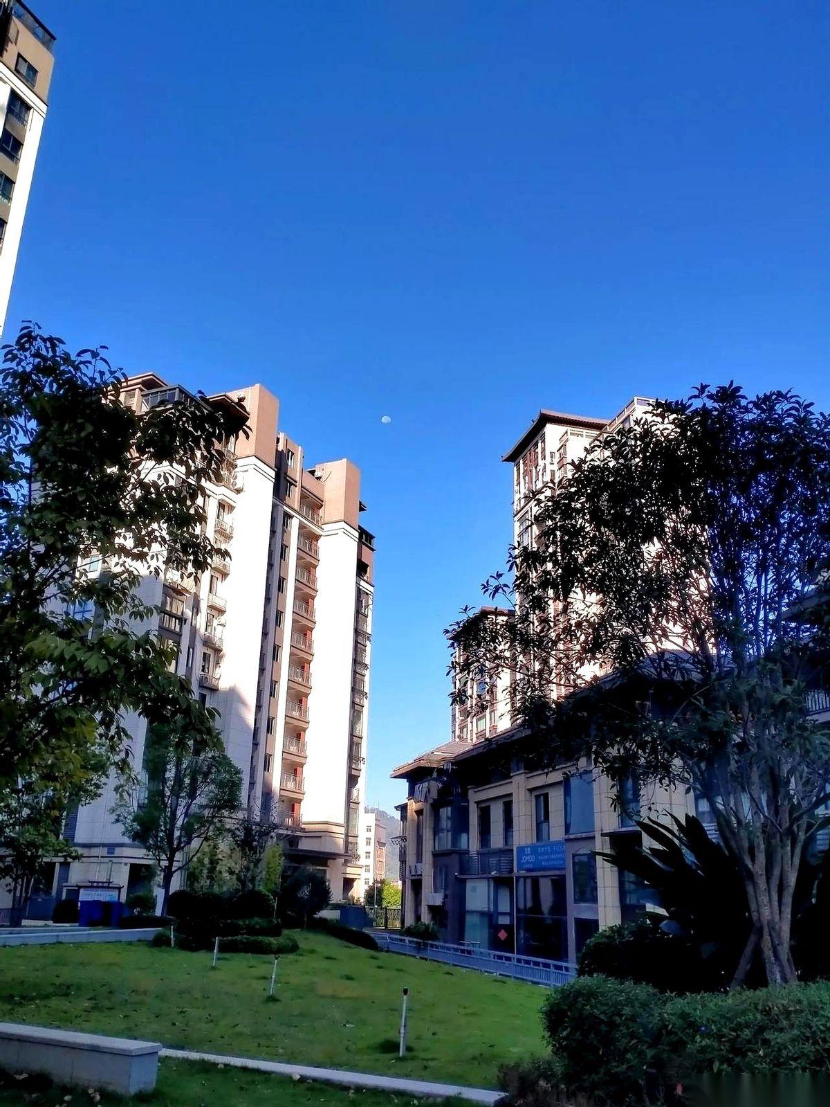 这个信号，等太久了。“房地产高质量发展”，就这几个字，从四中全会上传出来，分量