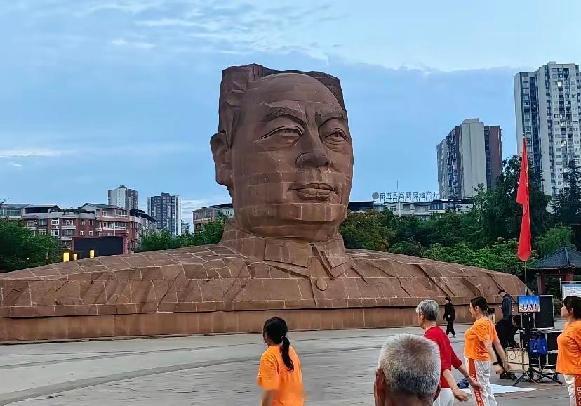 猜猜这是哪位伟人？