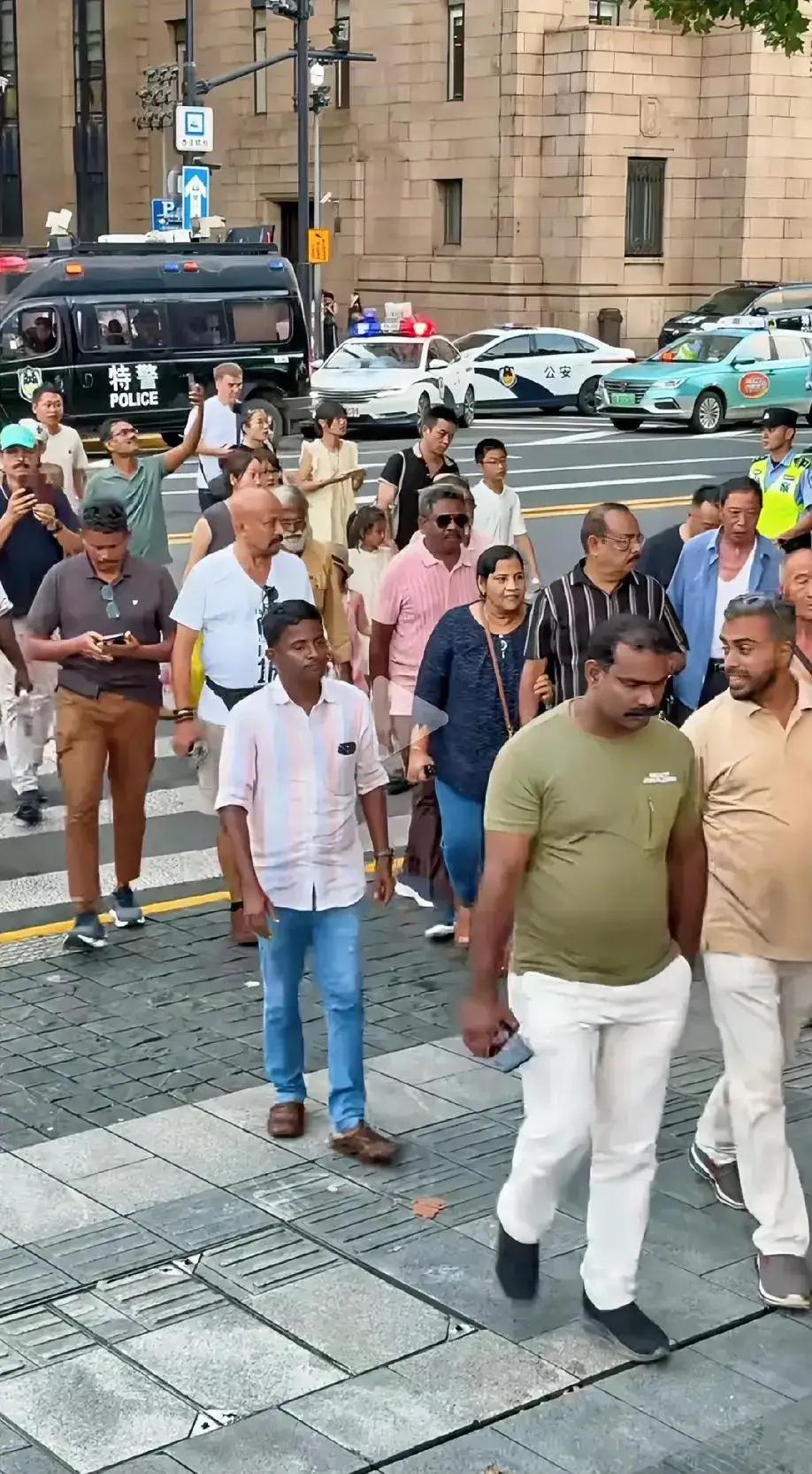 大部分印度人来我国旅游时，都带着一种居高临下的姿态。这事听着离谱，但还真不