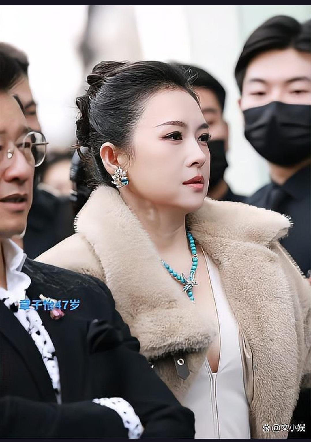 47岁的章子怡竟然为新角色增重20斤，这究竟是敬业精神还是向审美妥协？近日，章