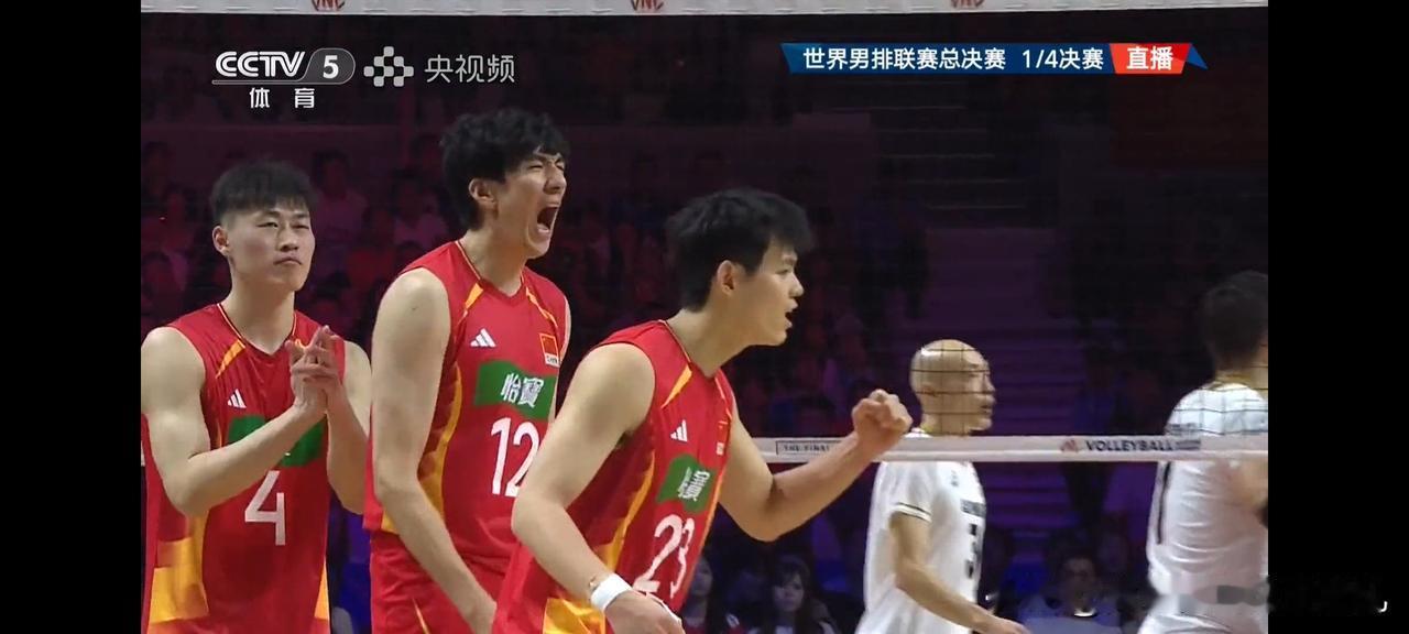 现场日本球迷多，中国男排再次被打回原形25:23，中国男排先下一城，接下来