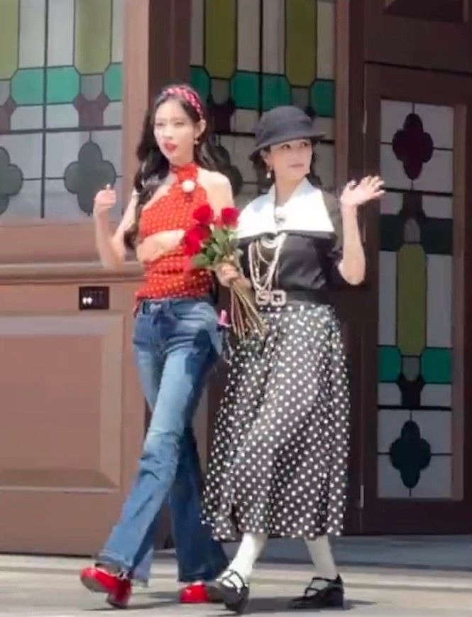 孟子义这个身高，要么就是她报低了，要么就是旁边的白鹿报高了