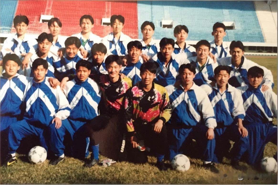 1998年土伦杯，朱广沪带的健力宝小将，1-0赢葡萄牙，1-1平巴西、1-1平德