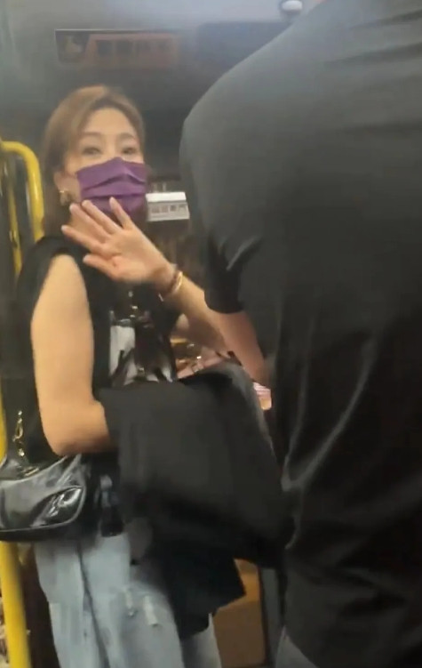 港星真的是很神奇的群体，杨怡也算TVB的当家花旦了吧，咖位真的不低了！可人家看完