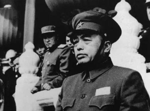 彭德怀说：“我打了一辈子仗，从来没有害怕过，但当我们打过三八线，一直打到三七线时