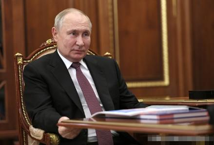 围堵宣告失败！普京用一张700亿美元的订单总表，直接宣判了西方制裁令的死刑。这不