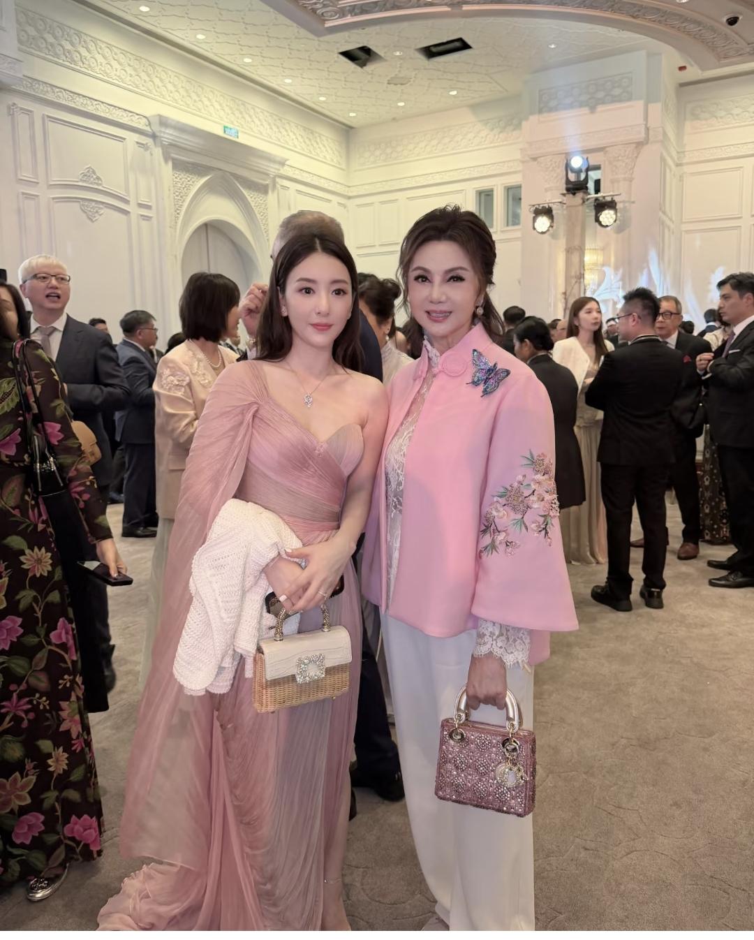 方媛在谢玲玲那里真的好被重视哦，自己在奚梦瑶的婚礼上，认识的人不多，也不爱去豪门