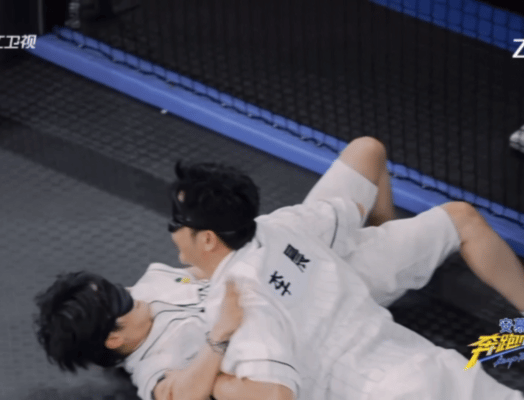 跑男有自己的牛狼大战跑男谁懂啊！跑男的“牛狼大战”比想象中还刺激！周深和李晨这