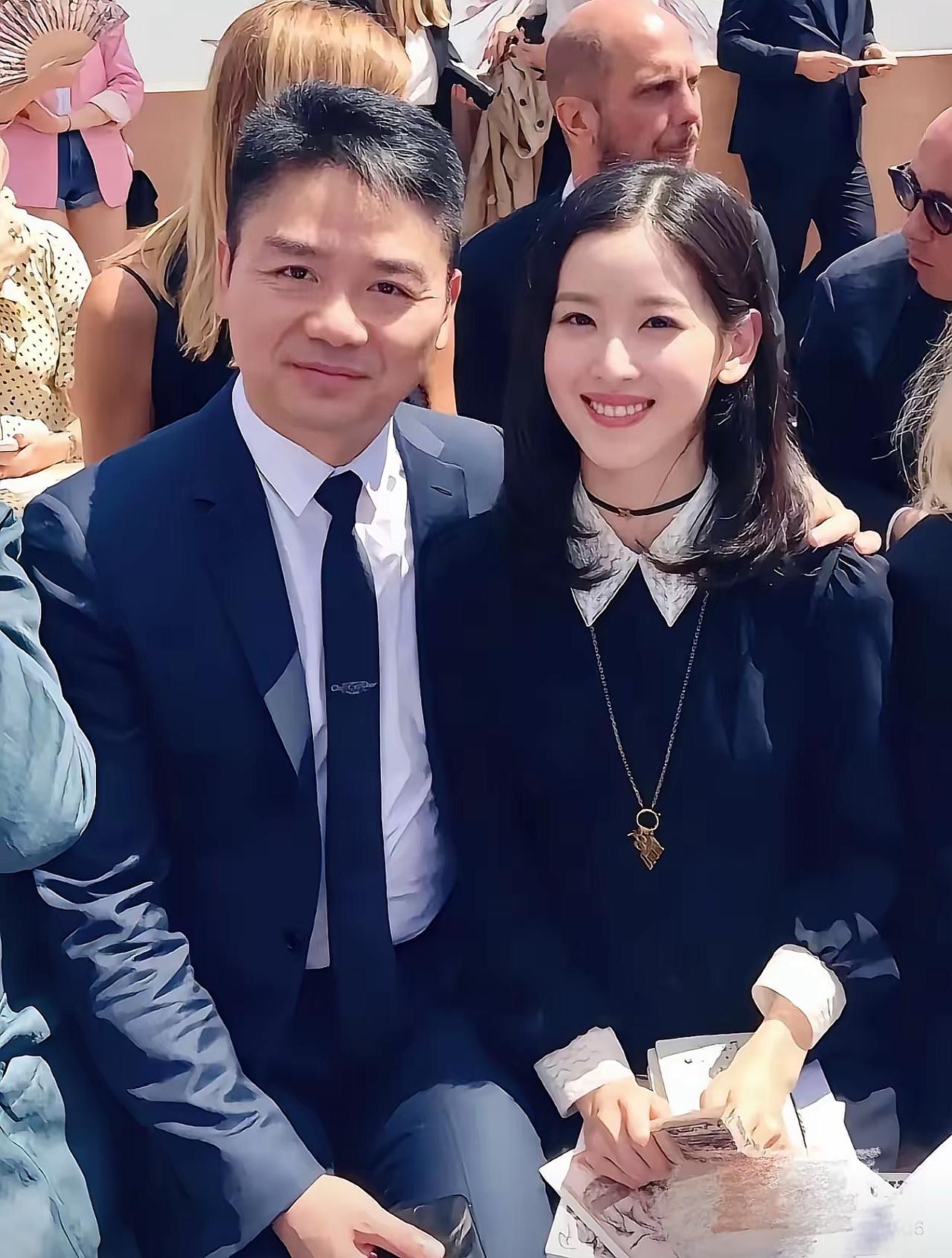 不得不承认，章泽天嫁了个好人家香港此次发生灾情，章泽天的丈夫刘强东，以京