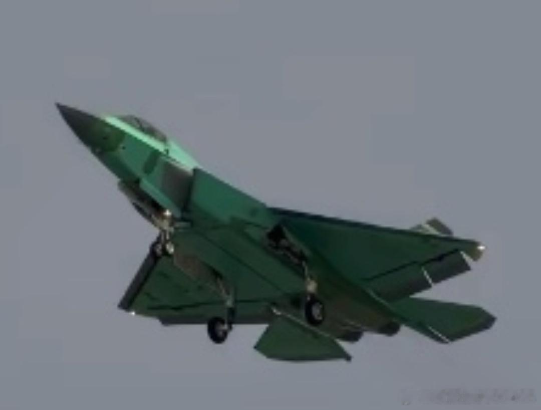 J-35舰载机产量越来越高了今年交付2030架没问题！图源见水印烽火问鼎计划