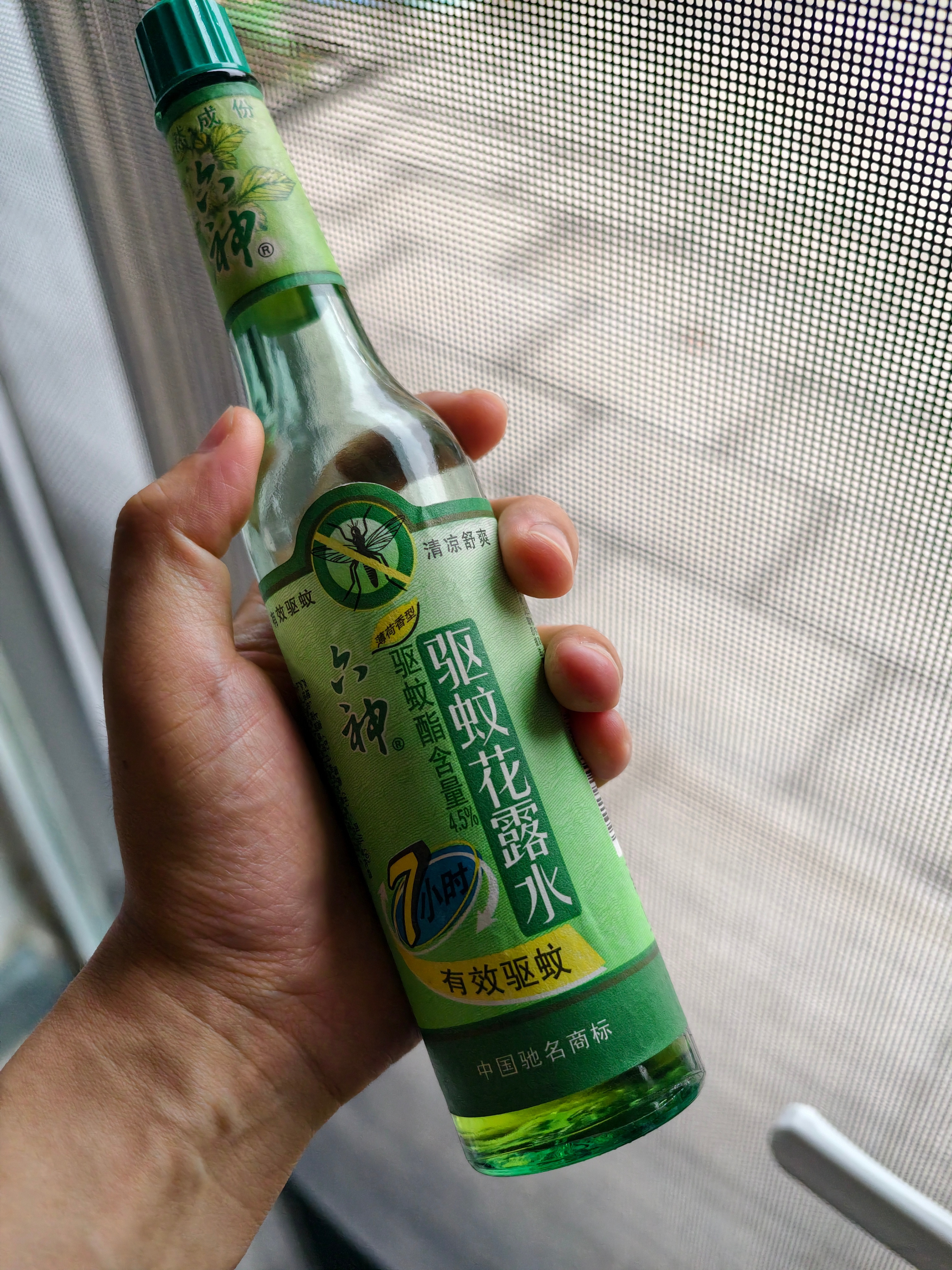 翻出来一瓶陈年sixgod凑合用吧​​​