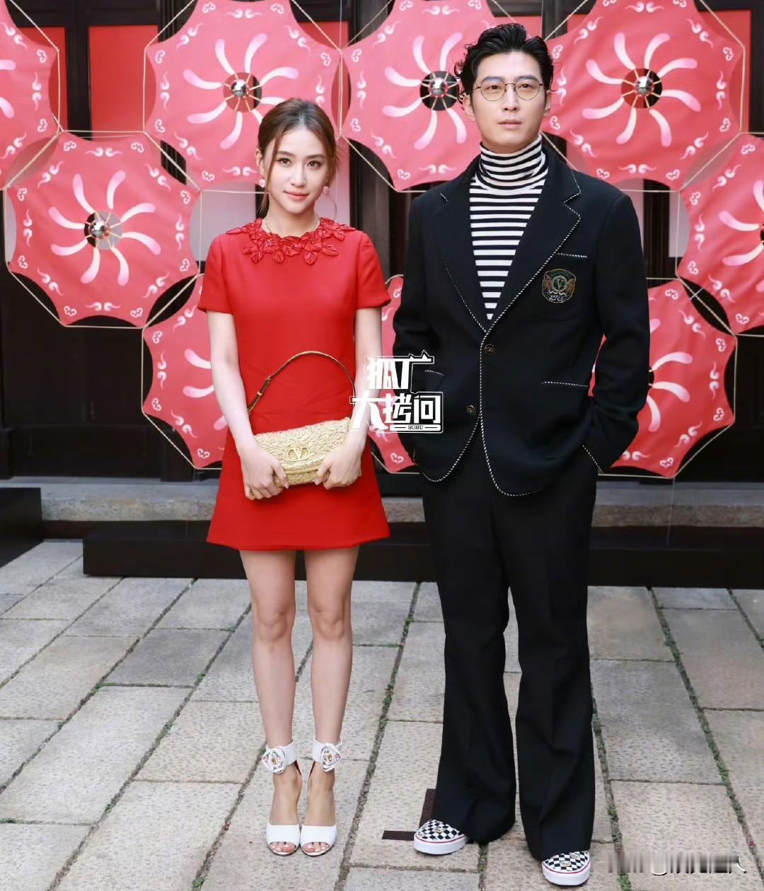 婚变传闻传了大半年，窦骁何超莲这是要亲自打脸？1月16日两人合体出席华伦天