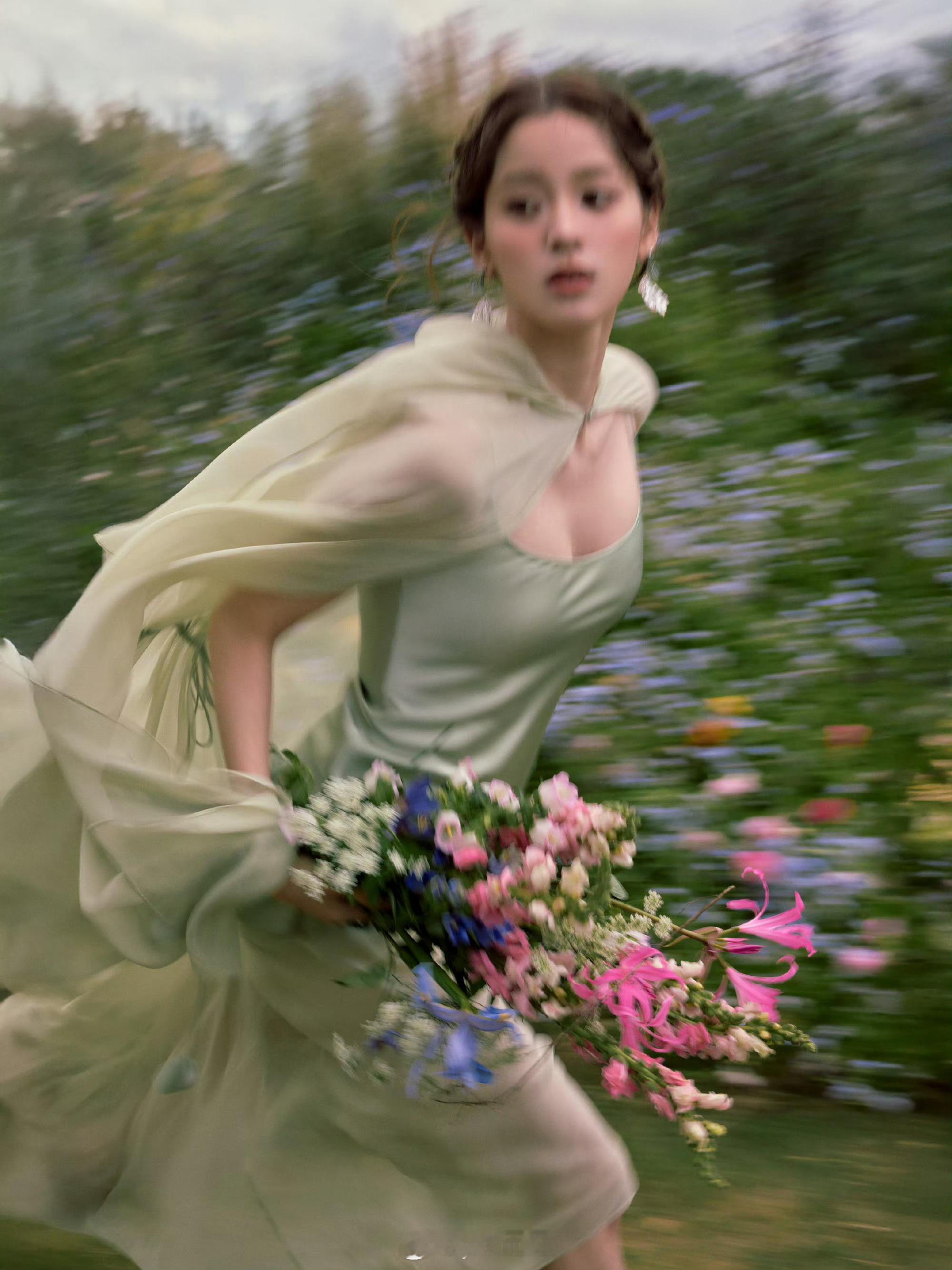 女明星VOGUE盛典造型出图带着🌸🌸飞奔向你欧阳娜娜这组图赢了，内鱼也曾