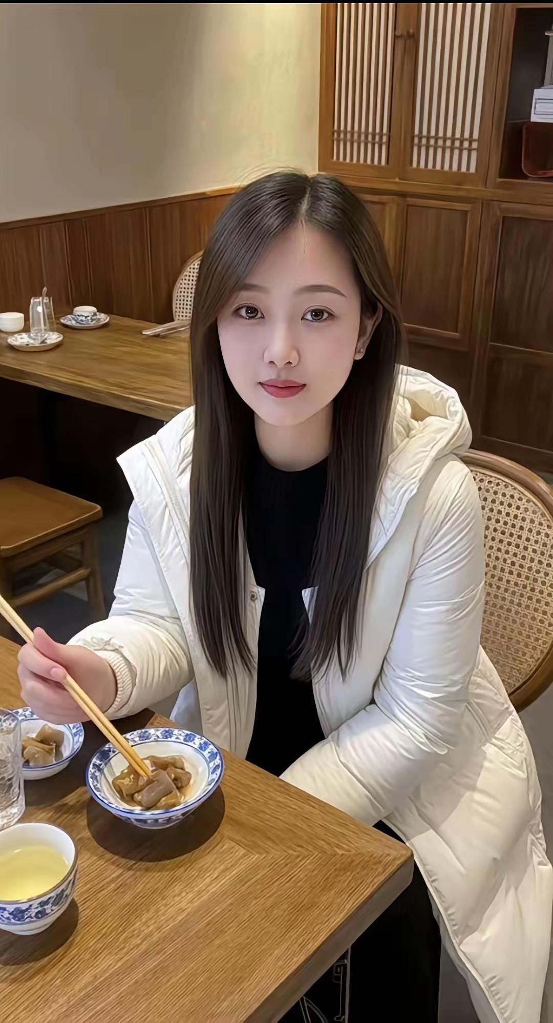 静坐品茶香，悠然心自闲。如何搭配出时尚感呢?