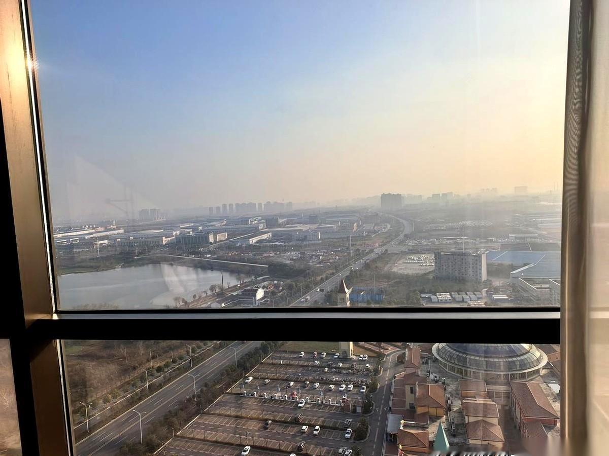 医生说，预计一万五，我们咬咬牙，充了两万。就是这多出来的五千，让我们见识了什么