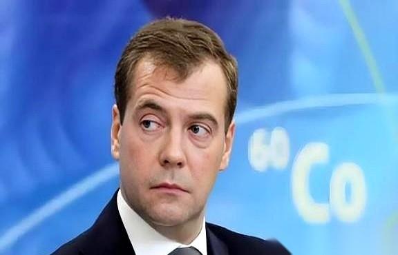 所有人的眼睛都盯着普京，但俄罗斯真正的“王炸”，可能一直坐在副驾驶上。这个人是