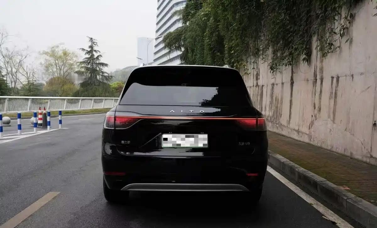 春晚科技名场面：问界“双舰”秀翻舞台，智驾与国风双向奔赴今年春晚的...