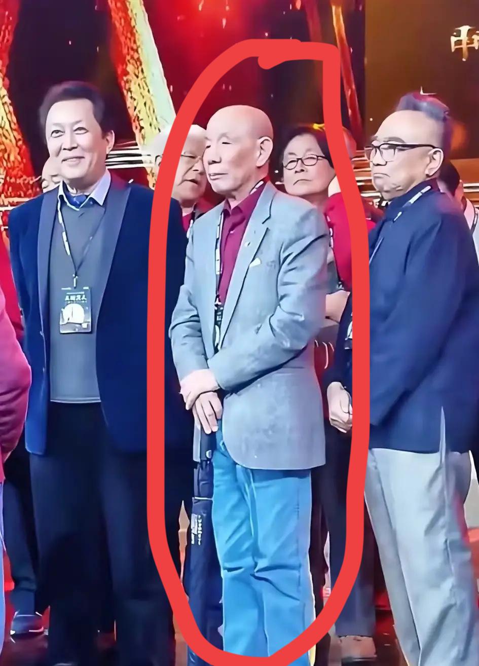魏宗万走了，回头一看，其实早就有信号了。今年3月他跟《三国演义》老友们聚