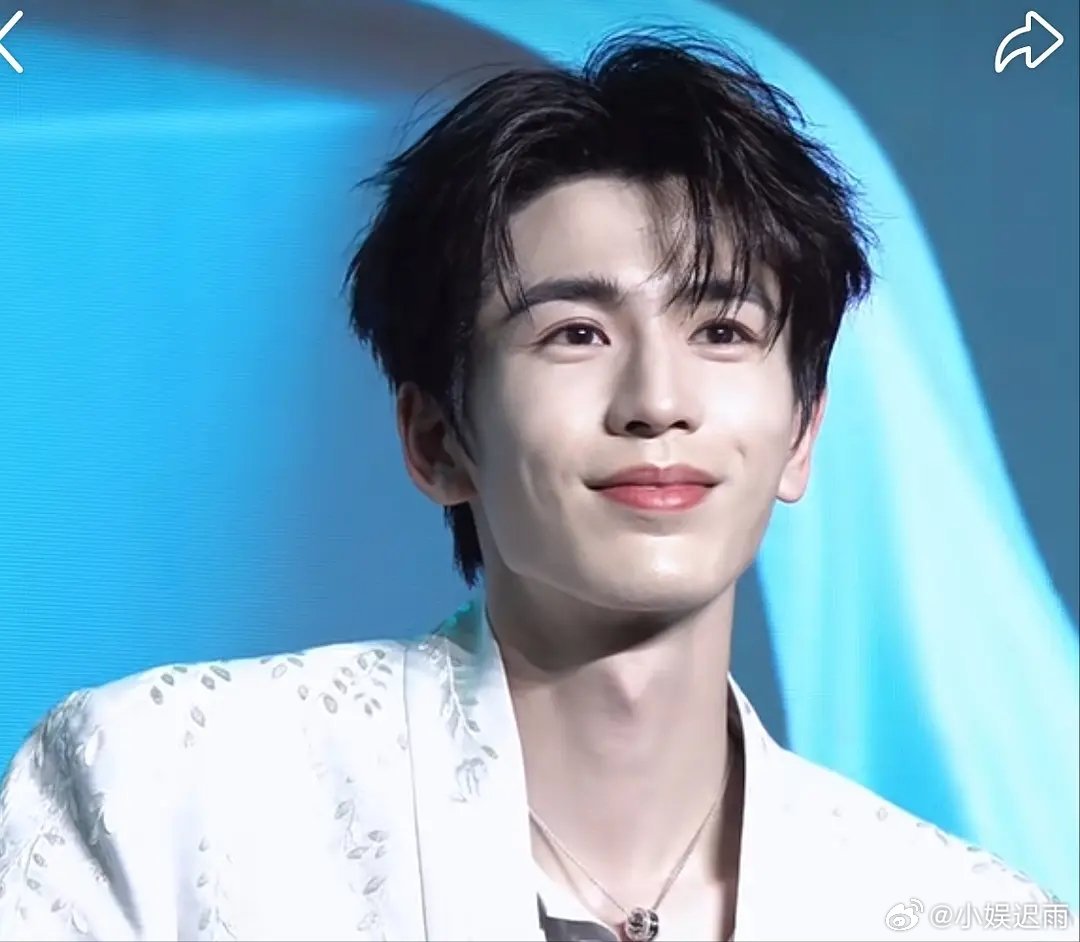 喜事张凌赫可以笑了！