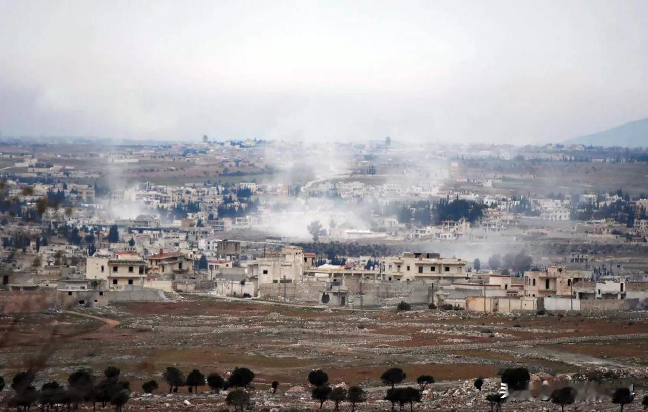 【叙利亚军方宣布阿勒颇省东部为封闭军事区】大马士革时间2026年1月13日，叙