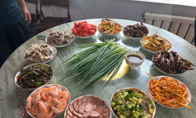 在东北用这一桌美食用来招待客人，大家觉得怎么样？