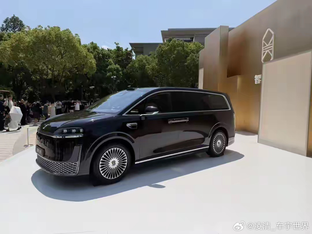 【圈子太小了？老胡被传“跳槽”智界，小鹏急辟谣：人家还在我们这呢】前脚...