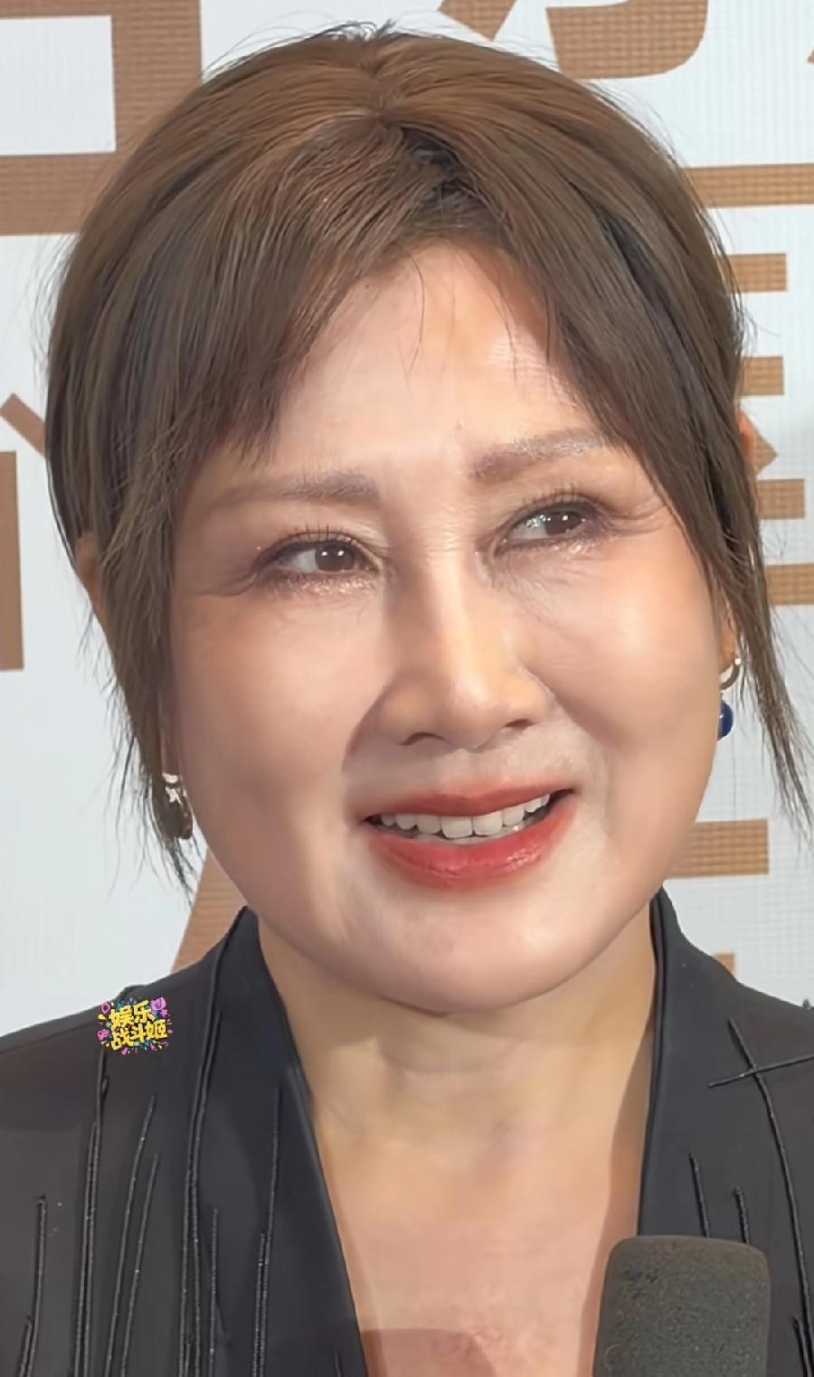 63岁张凯丽，这脸上动刀了吧，这眼、这鼻子，医美痕迹太明显了，没想到张凯丽老了老