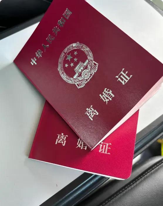 离婚不离家：同住一个屋檐下的“尴尬合租”，是省钱还是埋雷？“离婚不离家”在现