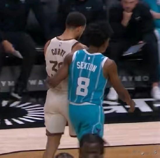 有点意思！塞克斯顿谈库里：“库里去哪我去哪。”“教练希望我跟紧库里。”