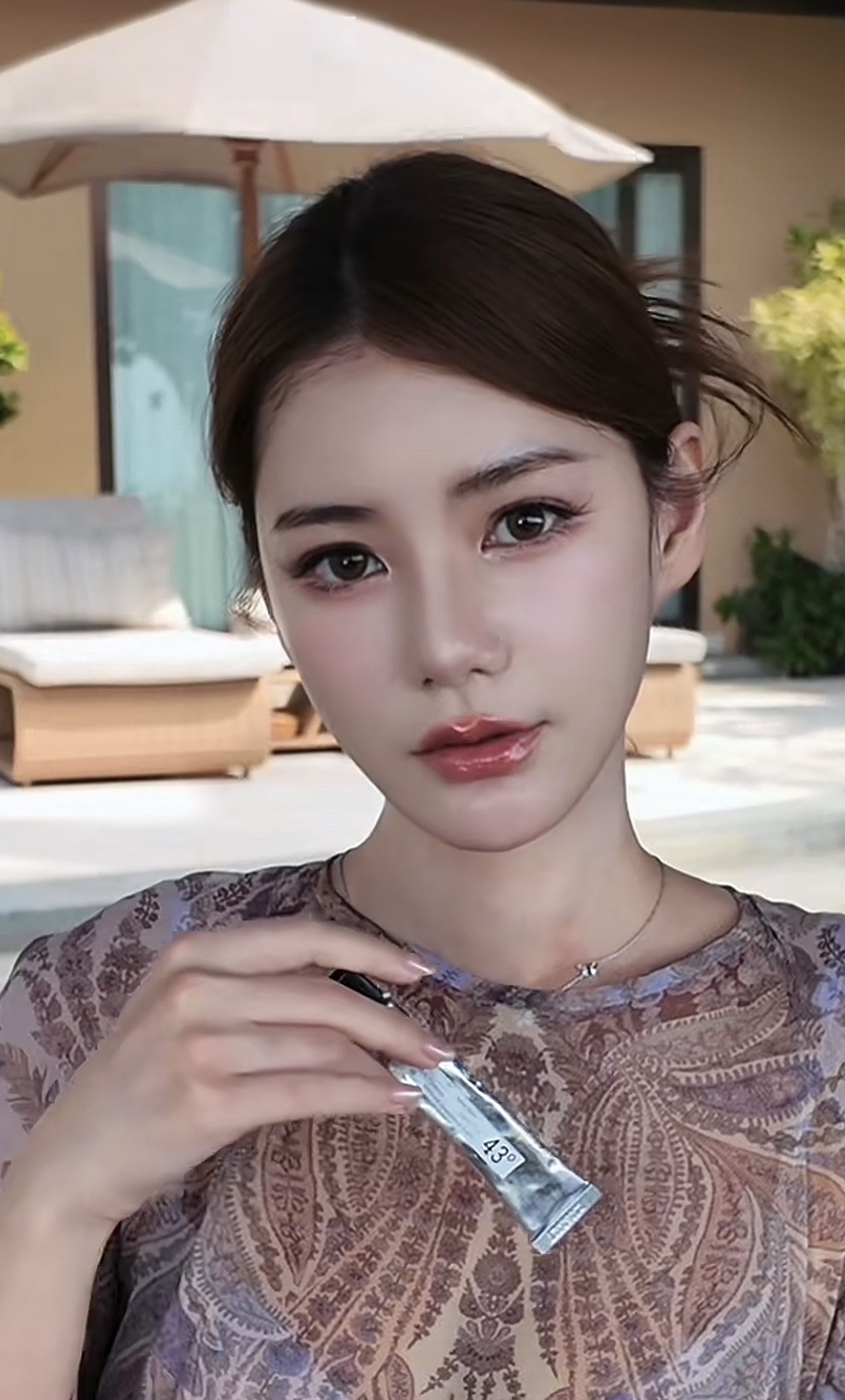 马筱梅眼里的幸福感快溢出来了，那股子舒展劲儿藏都藏不住。最近见她，状态是越来越好