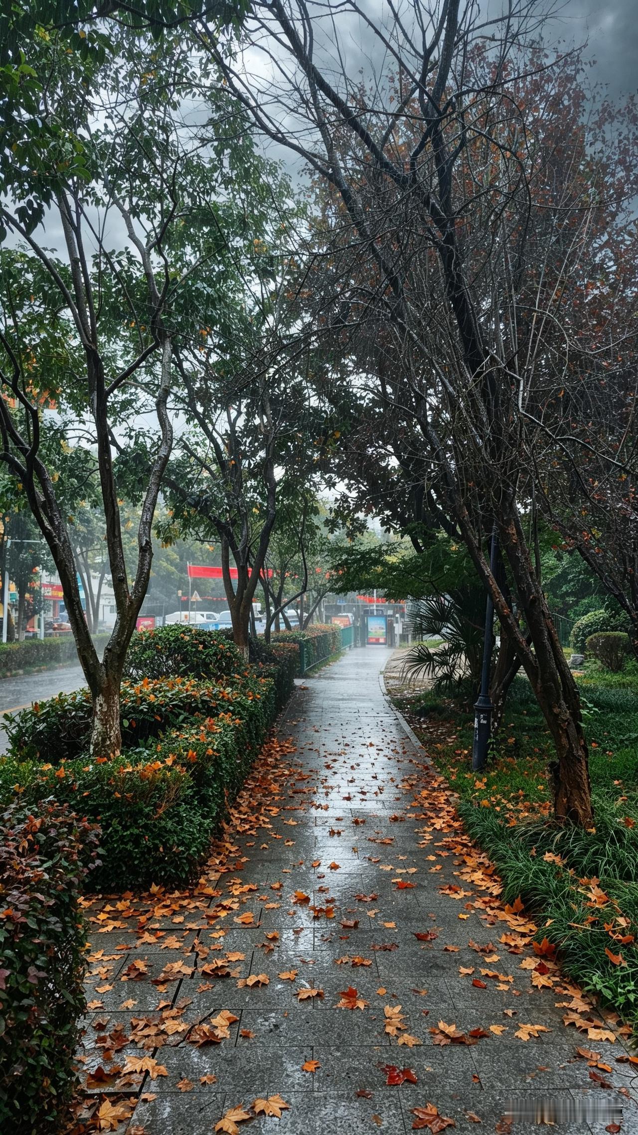 南京刚破了当地的暴雨纪录，从昨天一直下到今晨，雨势猛得离谱。这雨还没要停的意思