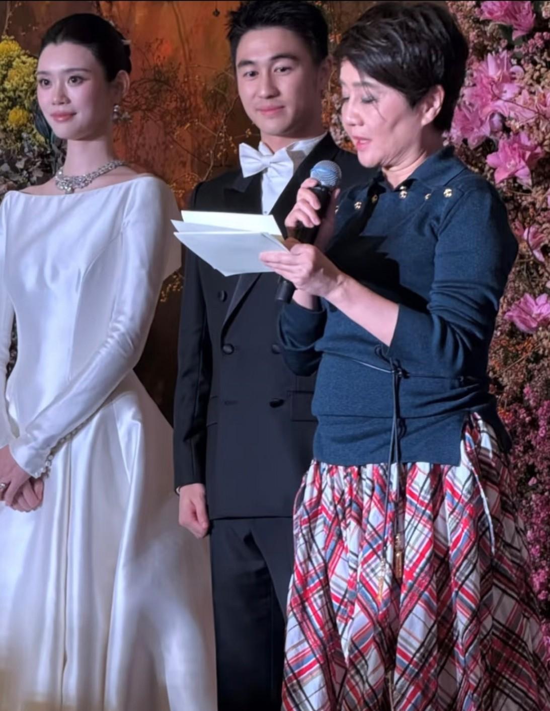 四太梁安琪的这身衣服，如果不是穿在她身上，谁能想到价值超10万啊？她这一身都是