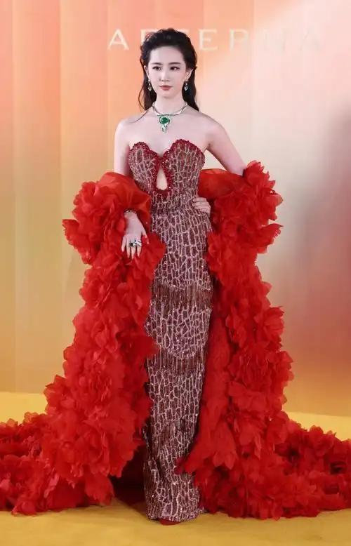 复刻神仙姐姐的红毯风华——刘亦菲新造型仿妆记当刘亦菲身着红金渐变礼裙亮相红毯