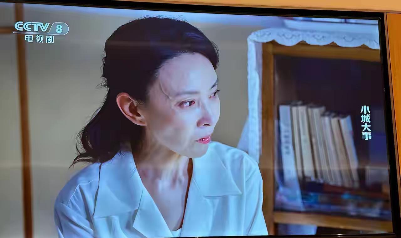 别再骂她“丧气”了。你们骂错人了。蒸包子，拌馅儿。围着灶台转。在热播剧《