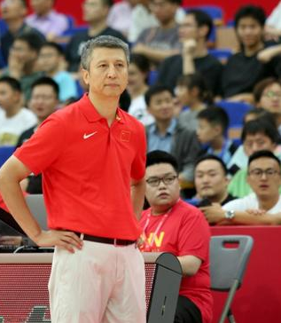 中国男篮主教练郭士强谈球队客场再战韩国的比赛，他表示：到了客场难度会更大，对方是