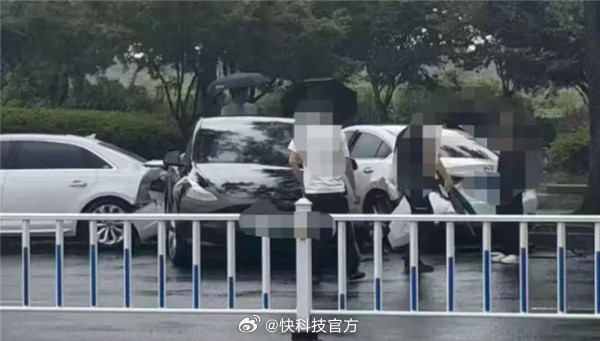 【特斯拉送4S店检修上路测试被撞报废！保险公司拒赔】江苏泰州朱先生送修的特斯拉