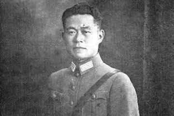 1949年，国军中将邱清泉战死沙场，他的妻子慌不择路，带着孩子们准备南逃台