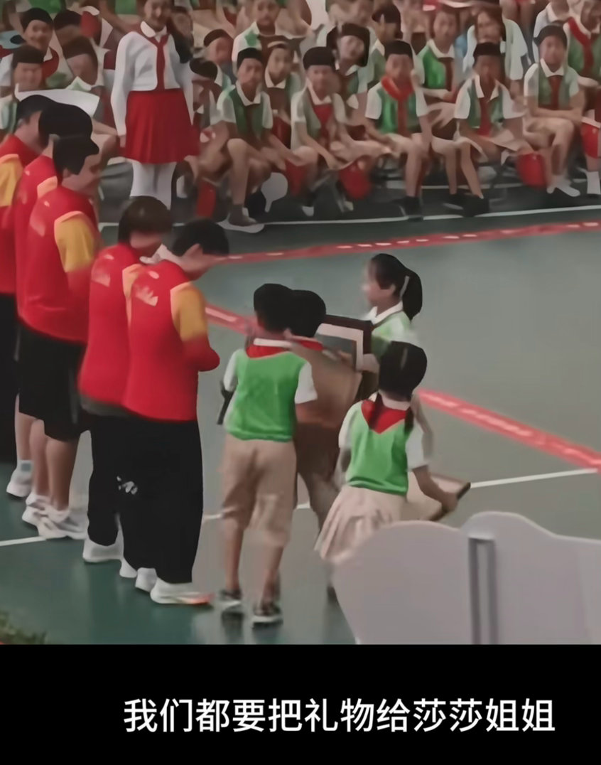 怪不得那么多次欺负小孩，原来是因为小孩都喜欢孙颖莎呀，可是爷爷奶奶叔叔阿姨也只喜