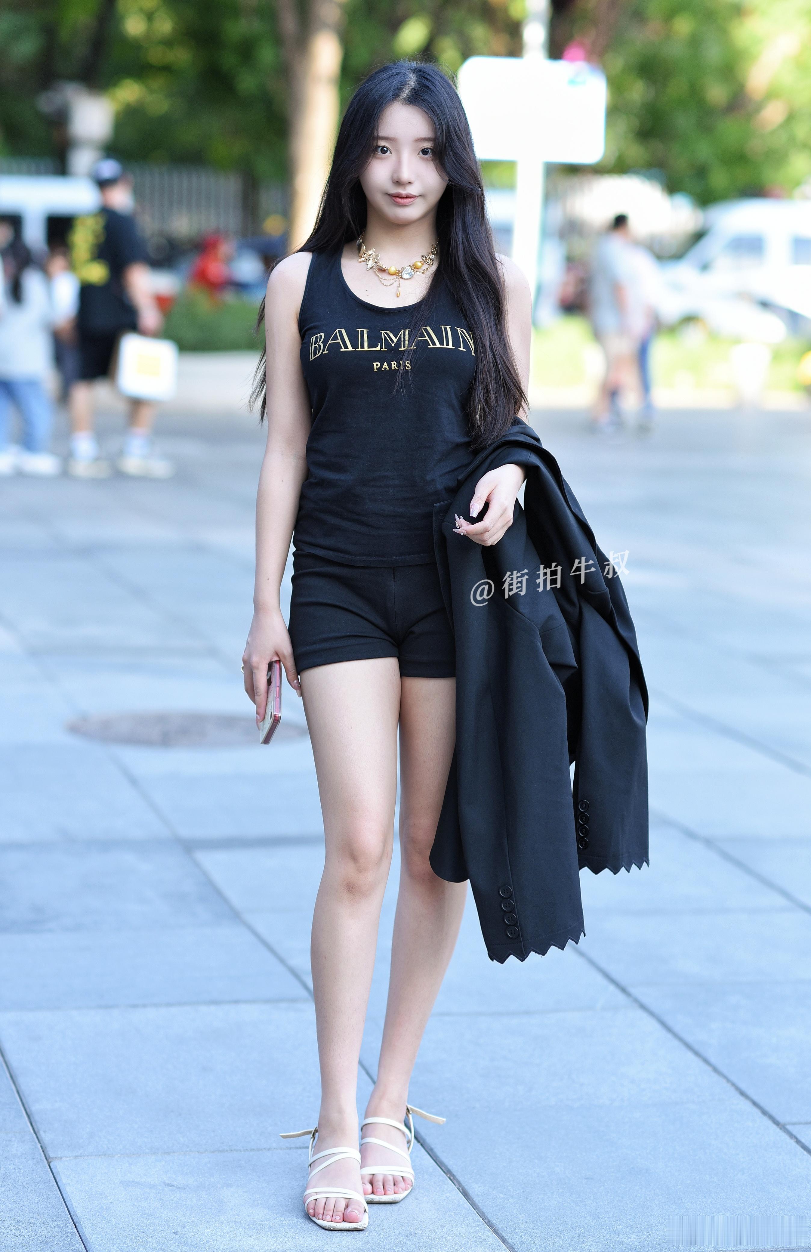 黑色经典的字母logo背心热裤